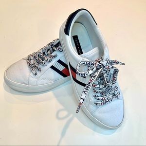 Tommy Hilfiger Fantim canvas lace up sneaker with logo laces Size 6.5